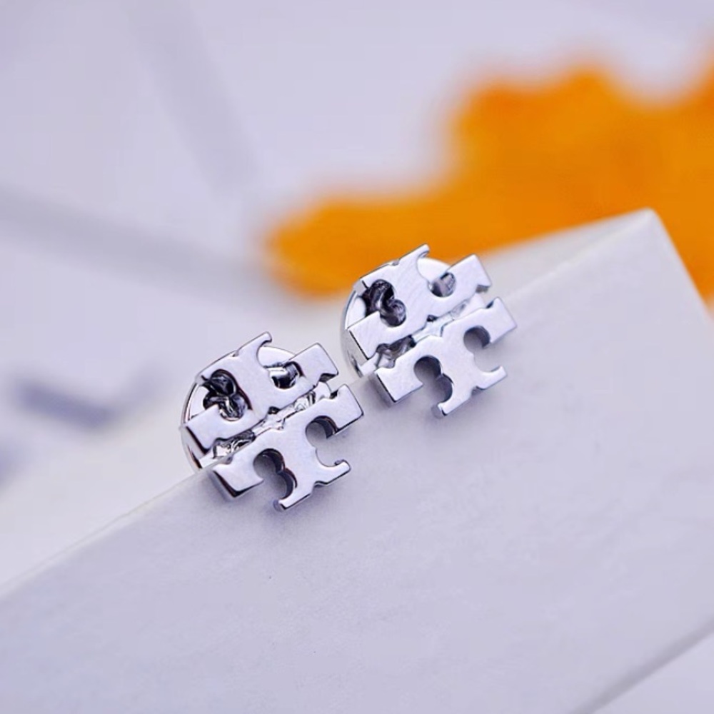New💕Tory Burch logo studs